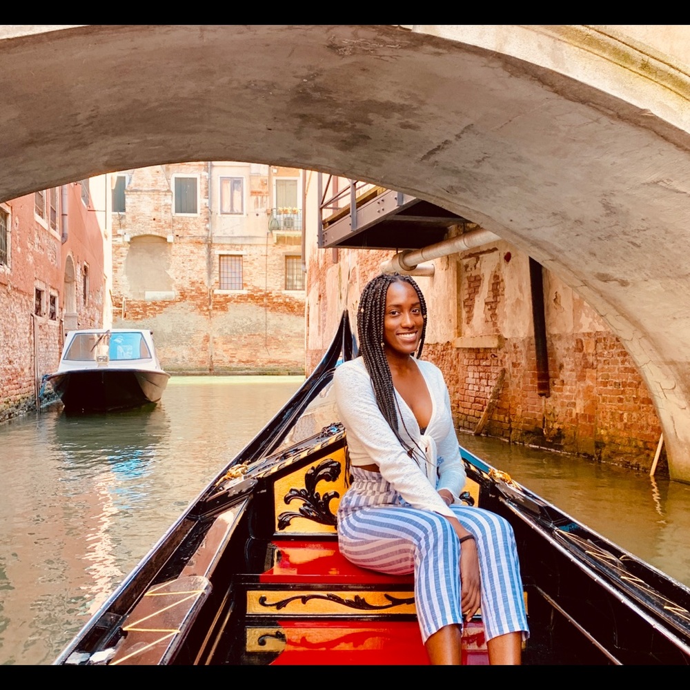 Meet your Posher, Danielle